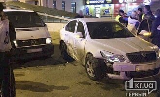 В Кривом Роге автоледи влетела в подземный переход. Дубль 2