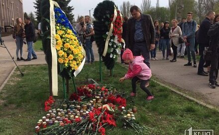 Криворожане выражают скорбь и сочувствие пострадавшим в ДТП (Фото/Видео)